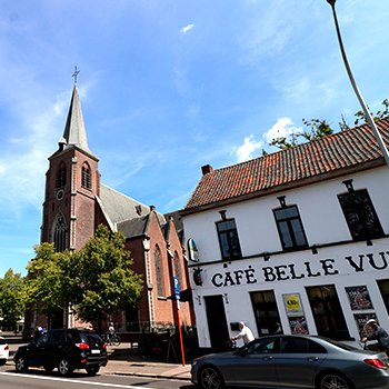 Kerk en café Belle Vue